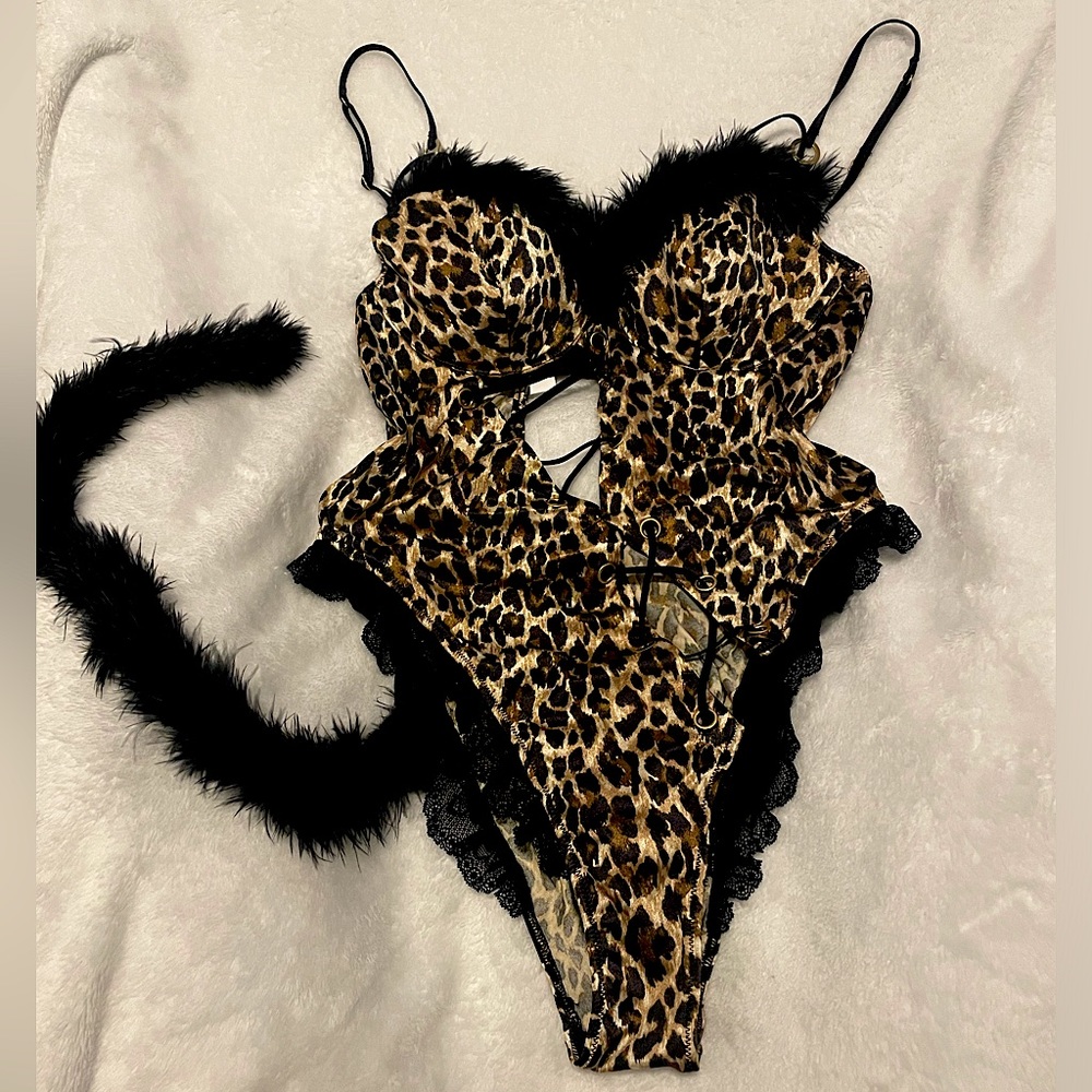 Very Rare Victoria’s Secret Limited Edition Leopard Costume Lingerie M NWT